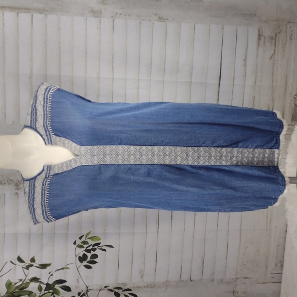 Chelsea & Theodore Sleeveless Embroidered Chambray Shift Dress, Size L
